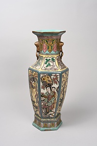 五彩龍鳳人物文六角双耳瓶