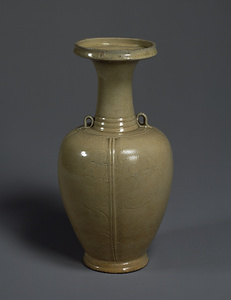 青磁刻花牡丹文瓶