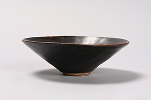 黒釉木葉文碗