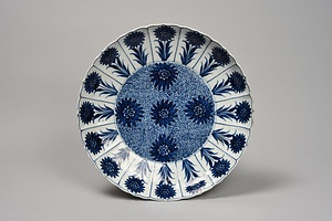 青花花文稜花皿