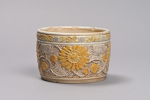 白瓷凸花黄彩香炉