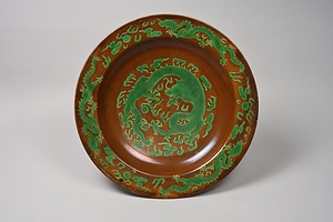 鉄地緑彩龍文盤