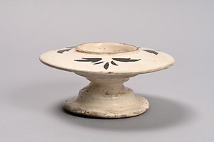 白釉鉄絵草文燭台