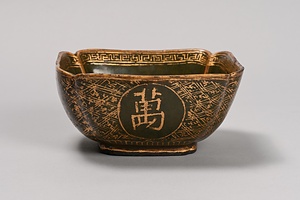 茶葉末金彩角鉢