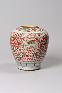 五彩玉取獅子文壺