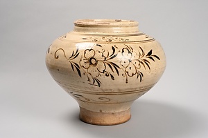 白釉鉄絵草花文壺