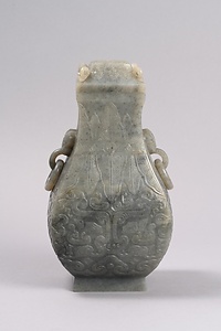 獣面彫墨玉方壺