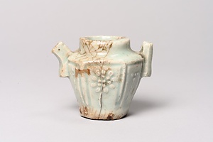 白磁花文六角水注