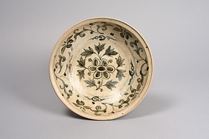 青花草花文平鉢