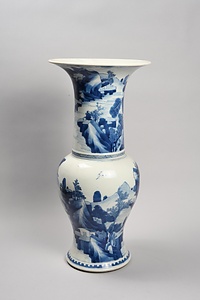 青花山水図瓶