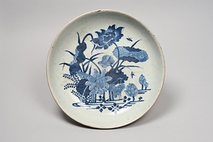 青花蓮池図皿