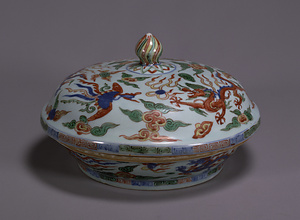 五彩龍鳳文合子