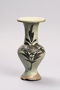 緑釉鉄絵牡丹文瓶