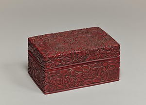 鳳凰牡丹堆朱箱