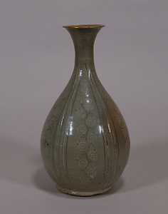 青磁象嵌菊花文瓶