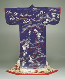 掻取 紫淡紅染分縮緬地松藤紅葉菊模様