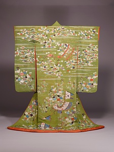 振袖 鶸色縮緬地桜秋草几帳模様