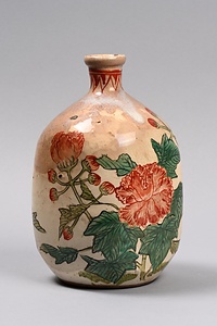 色絵牡丹文角徳利