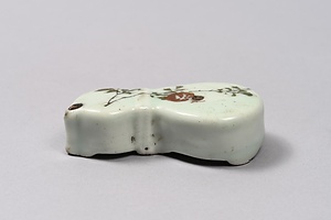 青磁色絵柘榴文瓢箪形水滴