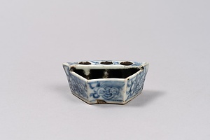 染付扇面形筆洗