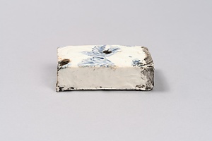 染付菊花文方形水滴