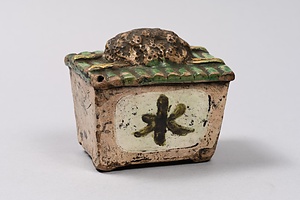 色絵天水桶形水滴