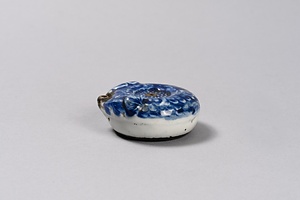 染付菊花形水滴