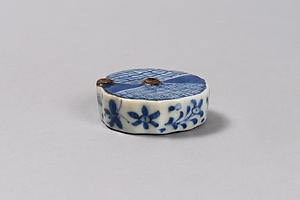 染付祥瑞文水滴