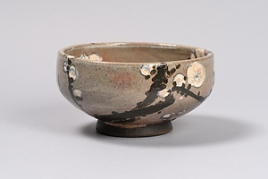 染付銹絵梅樹文鉢