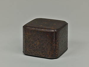 宝相華蒔絵宝珠箱（模造）