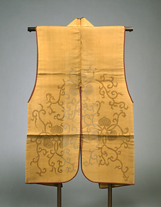 陣羽織 朽葉色地葵唐草模様紋紗