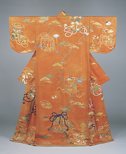 小袖 紅綸子地松貝桶模様