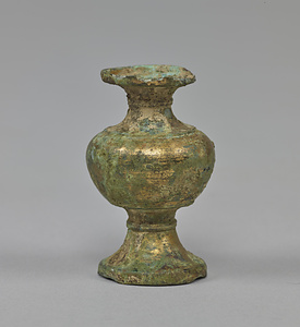 金銅製花瓶