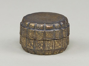 銀鍍金菊花形合子