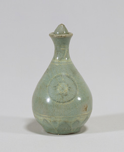 青磁象嵌菊花文小瓶