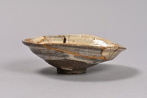 粉青鉄絵十字皿