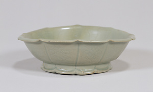 青磁蓮葉文承盤