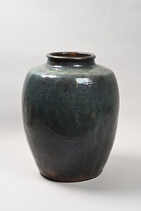 海鼠釉壺