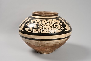 白釉鉄絵蓮花文壺