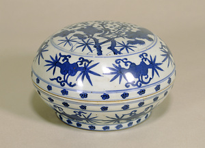 青花松竹梅文合子