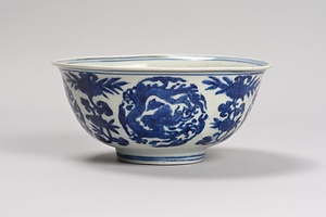青花団龍文碗