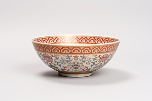 粉彩唐草文鉢
