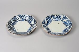 青花草花文六角皿