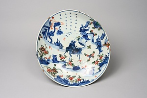 五彩騎馬人物図皿