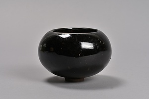 黒釉小壺