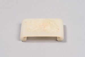 白玉巻子形墨床