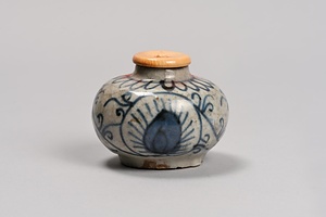 青花唐草文小壺