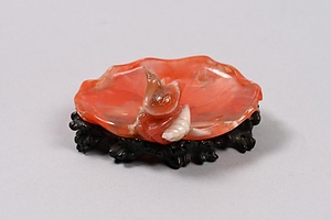 蓮鷺形紅瑪瑙筆覘