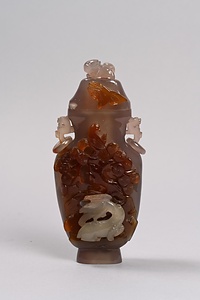 鷹熊彫瑪瑙瓶