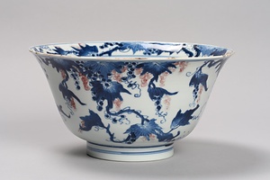 青花釉裏紅葡萄栗鼠文鉢